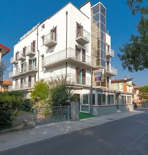 Внешний вид отеля Regina Hotel e Ristorante в Равенне