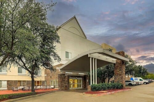 Внешний вид отеля Fairfield Inn & Suites Dallas Las Colinas