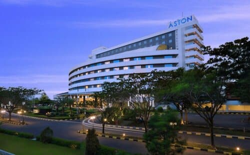 Внешний вид отеля Aston Cirebon Hotel & Convention Center