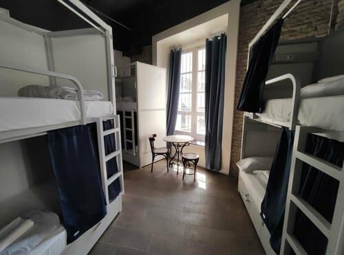 Внешний вид отеля Black Swan Hostel Sevilla