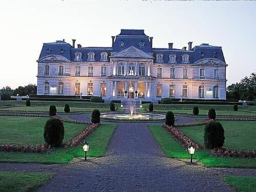 Внешний вид отеля Le Château d'Artigny в Эндре и Луаре