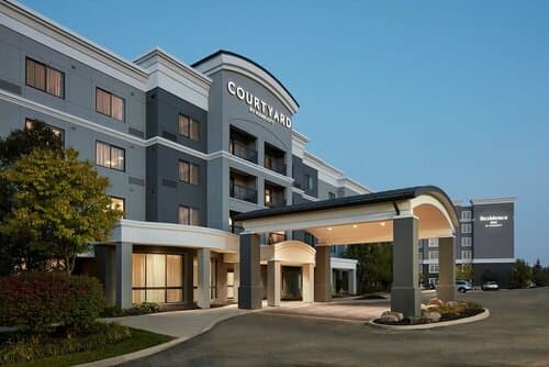 Внешний вид отеля Courtyard Mississauga-Airport Corporate Centre West в Миссиссоге