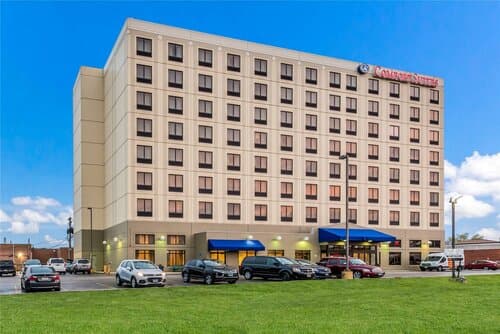 Внешний вид отеля Comfort Suites Chicago O'Hare Airport в Парке Шиллере