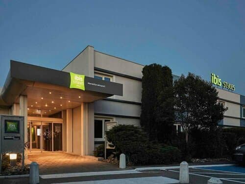 Внешний вид отеля ibis Styles Marseille Provence Aéroport в Витроле