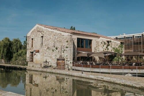 Внешний вид отеля Iles du Gua Suites в Нарбонне