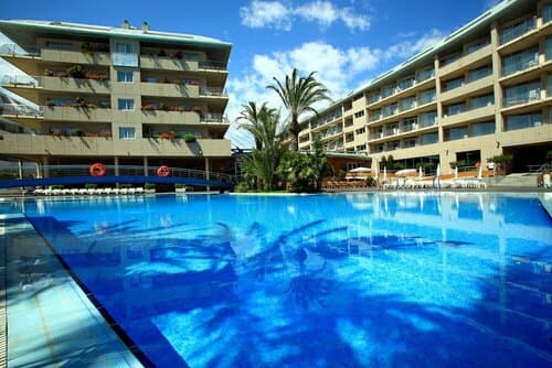 Внешний вид отеля Aqua Hotel Onabrava & SPA в Санта-Сусане