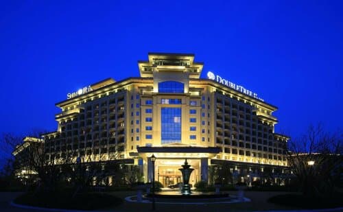 Внешний вид отеля Doubletree by Hilton Hotel Ningbo - Chunxiao в Нинбо