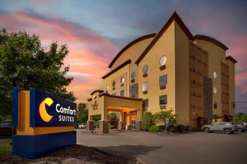 Внешний вид отеля Comfort Suites Monroeville в Монровилле