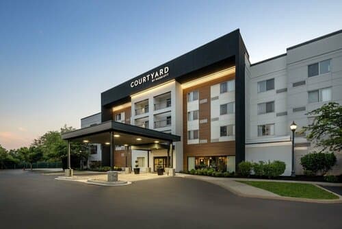 Внешний вид отеля Courtyard by Marriott Edison Woodbridge