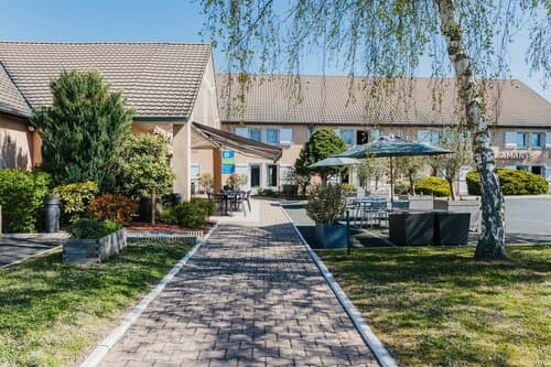 Внешний вид отеля Sure Hotel by Best Western Chateauroux в Ле Пуансонне