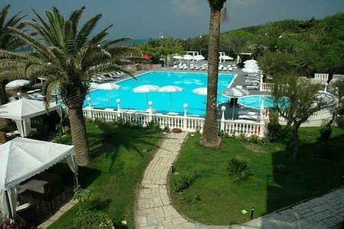 Внешний вид отеля Domizia Palace Hotel