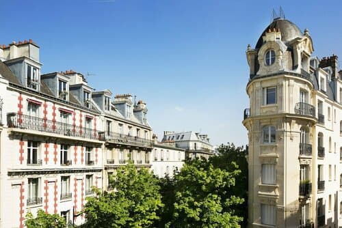Внешний вид отеля Hôtel Du Mont Dore в Квартире дезе Батиньоле