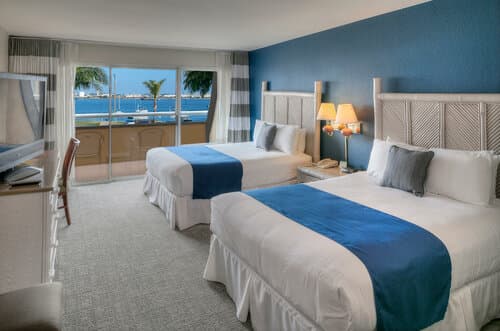 Внешний вид отеля Bay Club Hotel & Marina в Сан-Диего