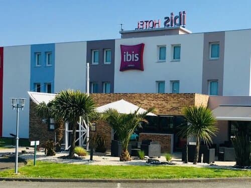 Внешний вид отеля ibis Auray