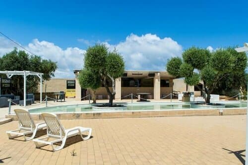 Внешний вид отеля Hotel Reverse в Каровиньо