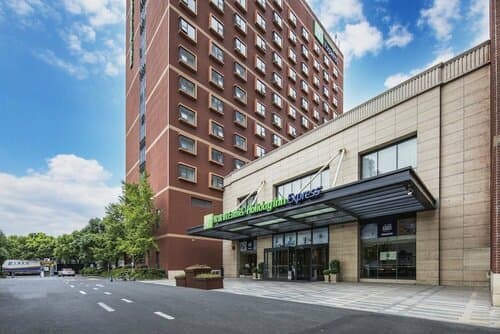 Внешний вид отеля Holiday Inn Express Shanghai New Jinqiao