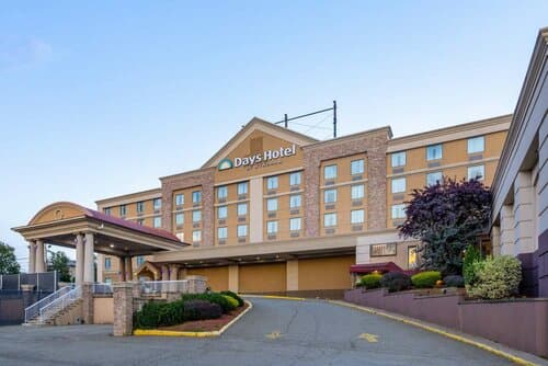 Внешний вид отеля Days Hotel by Wyndham North Bergen Nyc Area