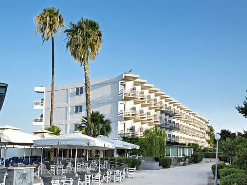 Внешний вид отеля The Grove Seaside Hotel в Муниципальной единице Асинисе