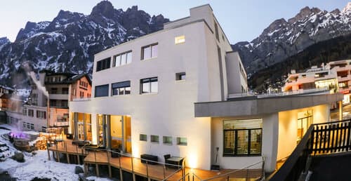 Внешний вид отеля Therme 51 в Лейкербаде