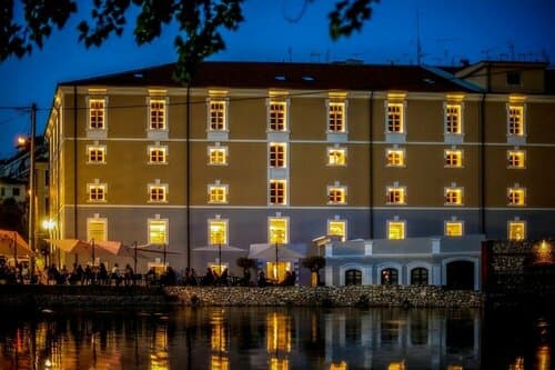 Внешний вид отеля Hydrama Grand Hotel