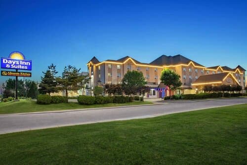 Внешний вид отеля Days Inn & Suites by Wyndham West Edmonton в Эдмонтоне