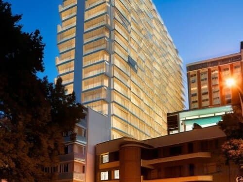 Внешний вид отеля The Quadrant Hotel & Suites в Уэйтематā