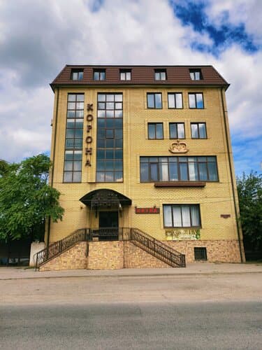 Внешний вид отеля Корона в Советском районе