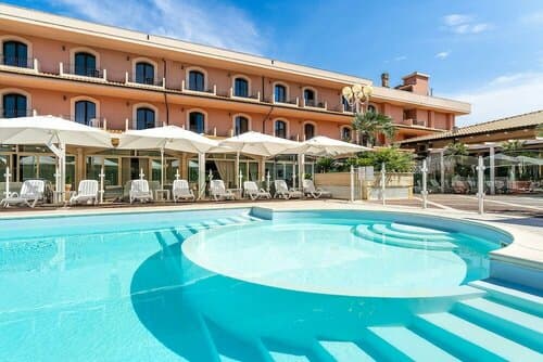 Внешний вид отеля Hotel Villa Elena
