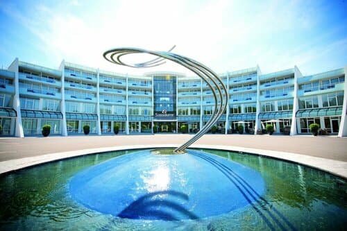 Внешний вид отеля Sanadome Hotel & SPA Nijmegen