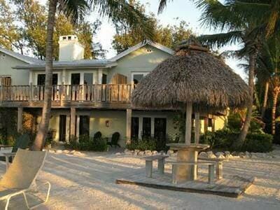 Внешний вид отеля Coconut Palm Inn