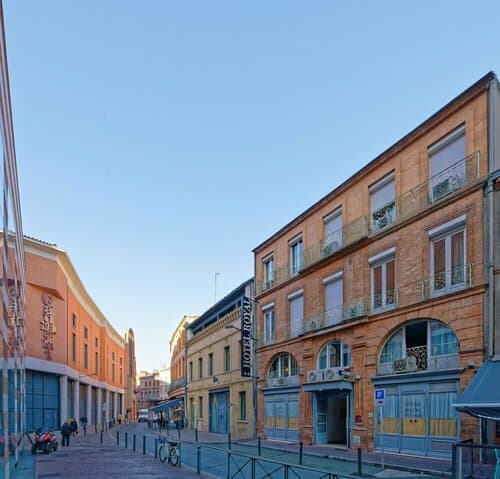 Внешний вид отеля Toulouse Wilson в Капитоле / Арно Бернаре / Кармесе