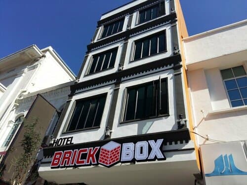 Внешний вид отеля Brick Box Hotel