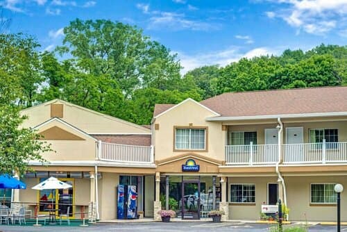 Внешний вид отеля Days Inn by Wyndham Ridgefield