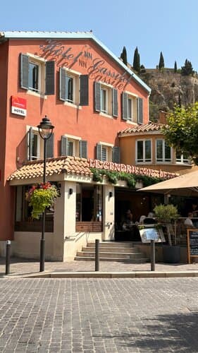 Внешний вид отеля Inter-Hôtel Cassitel в Касси