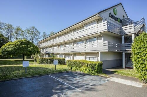 Внешний вид отеля Campanile Evry Est - Saint-Germain les Corbeil