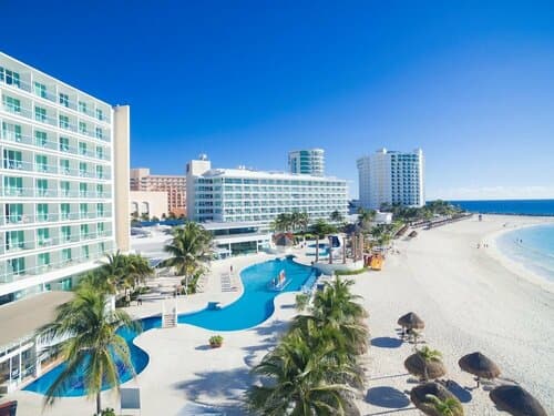 Внешний вид отеля Krystal Cancun в Канкуне