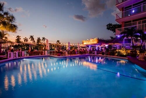 Внешний вид отеля Sands Harbor Resort and Marina в Помпано-Бич