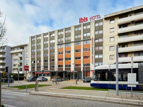Внешний вид отеля ibis Annemasse в Амбильи
