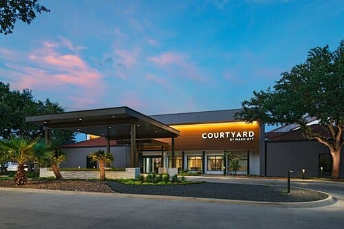 Внешний вид отеля Courtyard by Marriott San Antonio Downtown/Market Square в Сан-Антонио