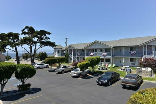 Внешний вид отеля Cayucos Beach Inn