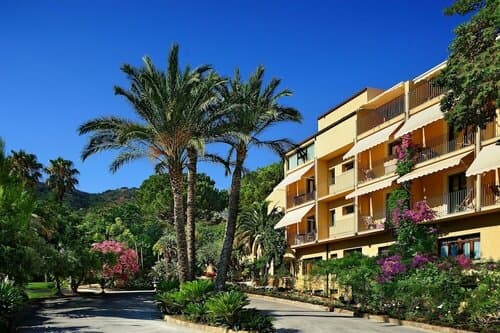 Внешний вид отеля Hotel Alberi del Paradiso в Чефалù