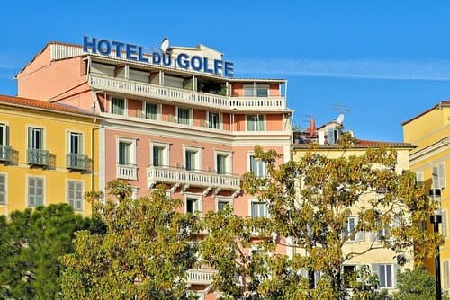 Внешний вид отеля Hotel du Golfe