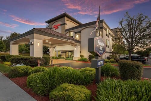Внешний вид отеля Hampton Inn Oakland Hayward