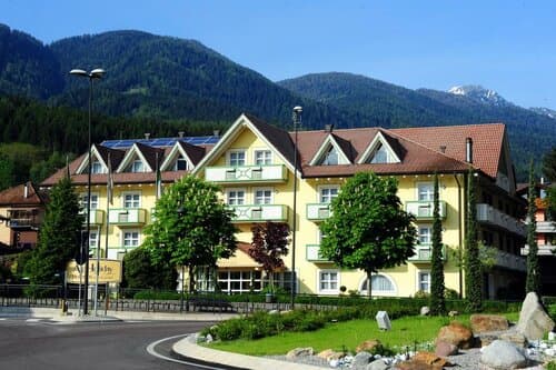 Внешний вид отеля AlpHoliday Dolomiti Wellness