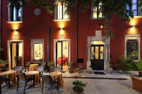 Внешний вид отеля Villa Astoria
