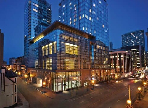 Внешний вид отеля Four Seasons Hotel Toronto