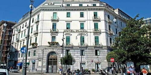 Внешний вид отеля Hotel Plaza