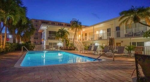 Внешний вид отеля Soleado Hotel в Форт-Лодердейле