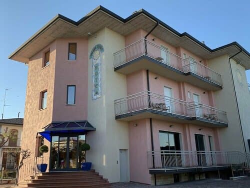 Внешний вид отеля Hotel Villa Rosa
