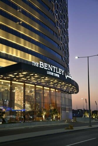 Внешний вид отеля The Bentley Luxury Hotel and Suites